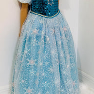 Elsa-Inspired Ice Queen Dress-Up Set for Girls – Glimmering Sequins Costume Gown with Detachable Snowflake Cape